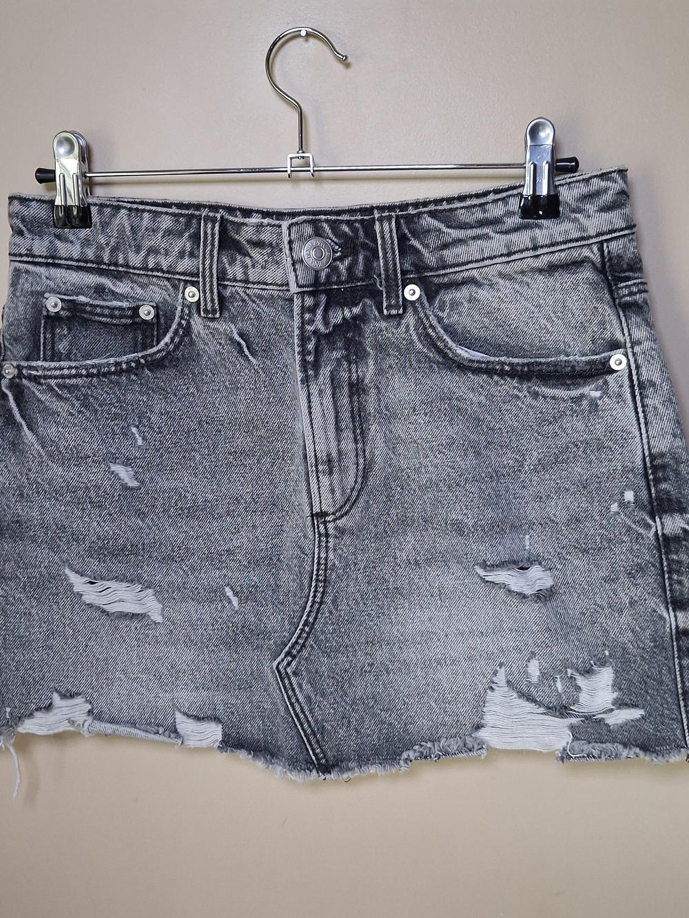 Zara Women's Light Black Wash Distressed Denim Mini Skirt; Size S